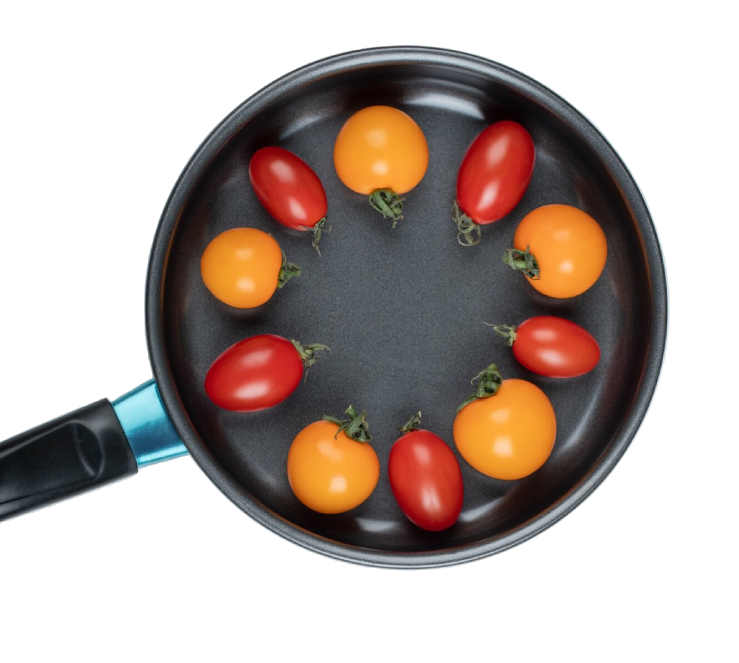 Sartén con tomates en su interior